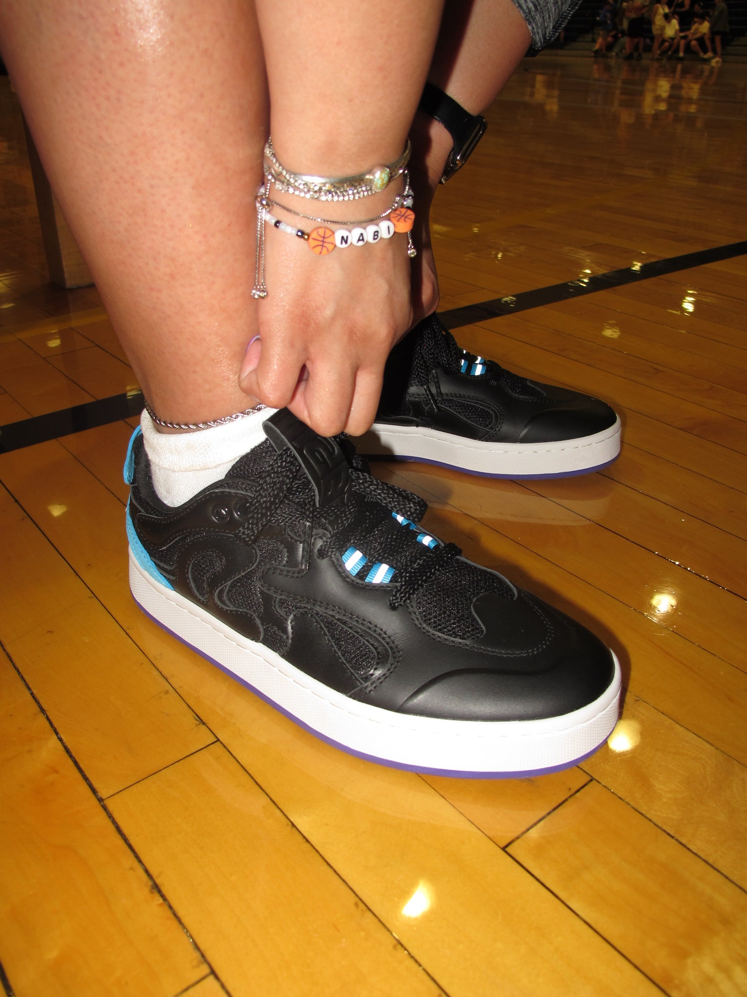 NABI Street Preorder : Carver Black